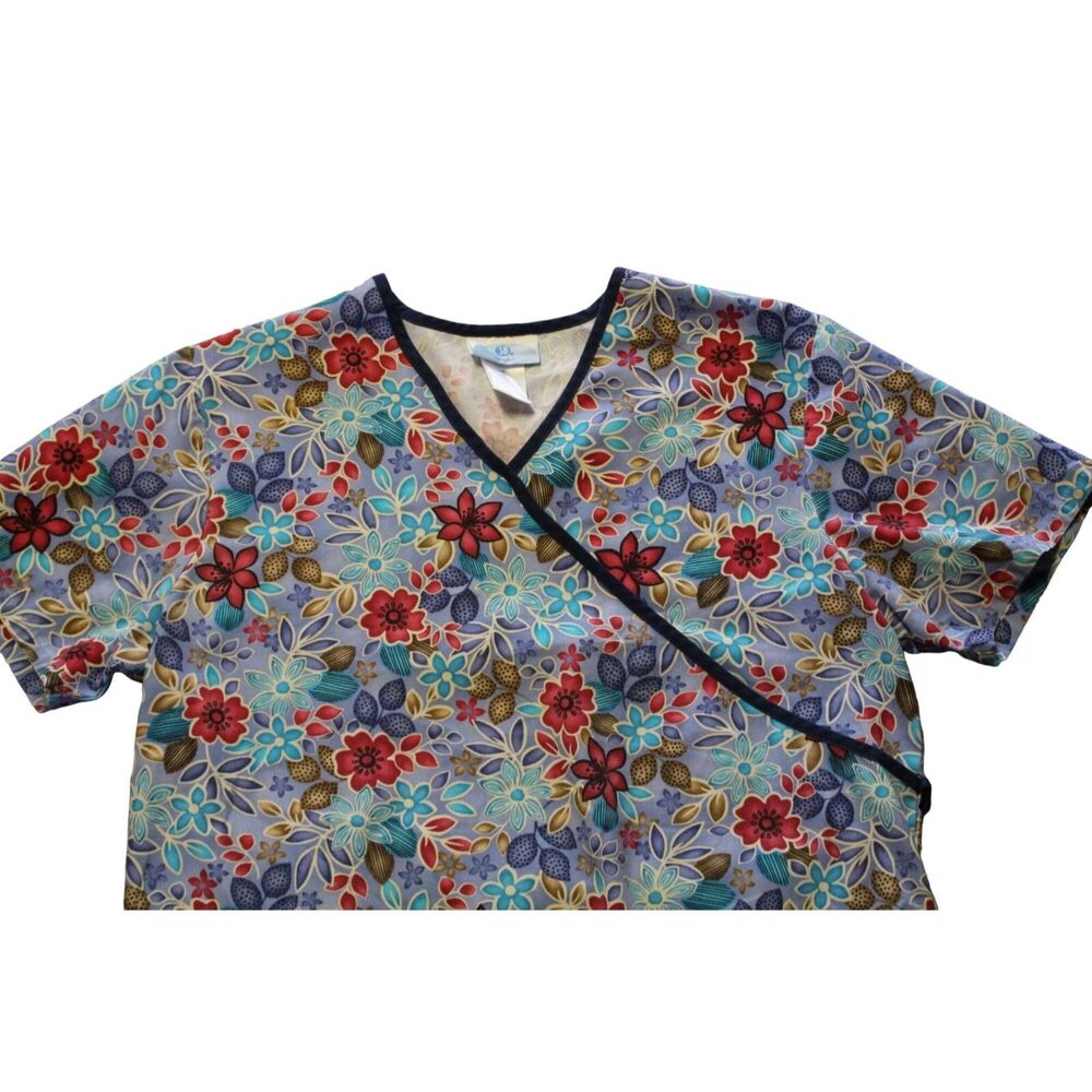 SB Scrubs Women Short Sleeve Medical Scrub Top Size Medium V-Neck Pockets Floral